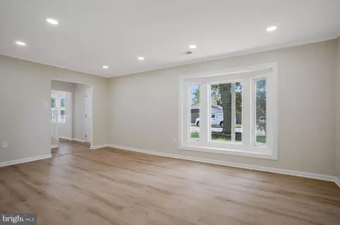 Living - 622 Chapelview Dr, Odenton, MD 21113 photo 5 of 6