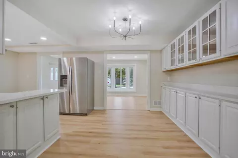 Entry Way - 622 Chapelview Dr, Odenton, MD 21113 photo 8 of 9
