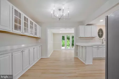 Entry Way - 622 Chapelview Dr, Odenton, MD 21113 photo 3 of 9