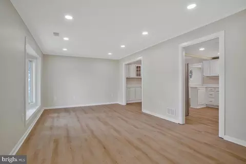 Living - 622 Chapelview Dr, Odenton, MD 21113 photo 3 of 6