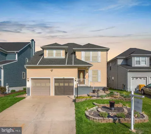 8211 Deerbrooke Ct, Pasadena, MD 21122