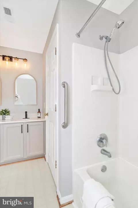 Bath - 641 Howards Loop, Annapolis, MD 21401 photo 2 of 4