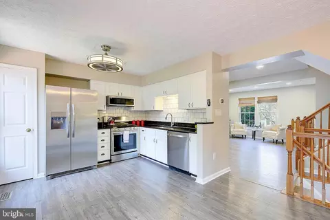 8536 Pine Meadows Dr, Odenton, MD 21113 photo 9