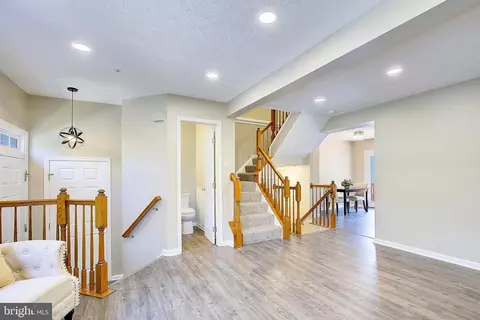 8536 Pine Meadows Dr, Odenton, MD 21113 photo 3
