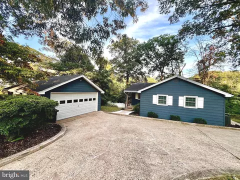 647 Riverside Dr, Pasadena, MD 21122