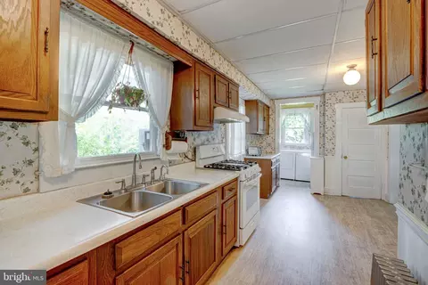Kitchen - 8589 Bay Rd, Pasadena, MD 21122 photo 1 of 2
