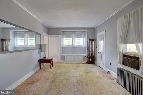 Living - 8589 Bay Rd, Pasadena, MD 21122 photo 5 of 5