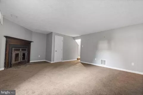 Living - 682 Willowby Run, Pasadena, MD 21122 photo 6 of 6