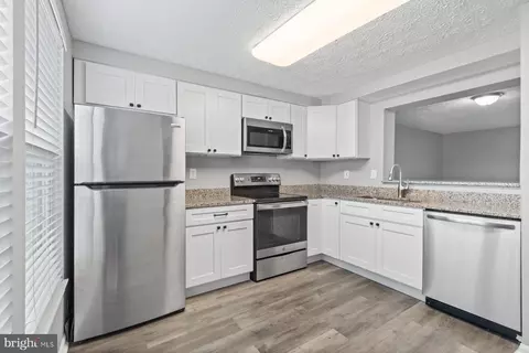 Kitchen - 682 Willowby Run, Pasadena, MD 21122 photo 1 of 2