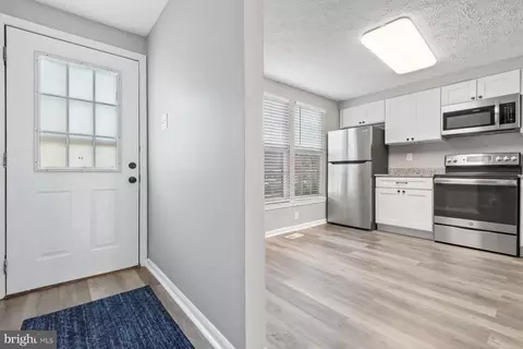 Entry Way - 682 Willowby Run, Pasadena, MD 21122 photo 1 of 5