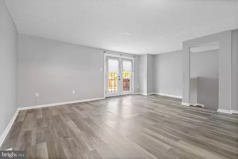 Living - 682 Willowby Run, Pasadena, MD 21122 photo 2 of 6