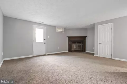 Living - 682 Willowby Run, Pasadena, MD 21122 photo 5 of 6