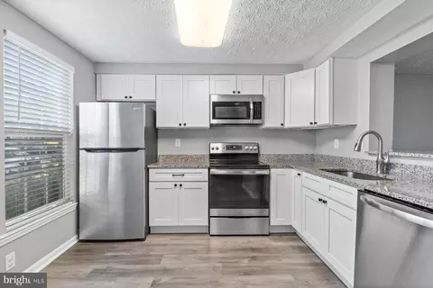 Kitchen - 682 Willowby Run, Pasadena, MD 21122 photo 2 of 2