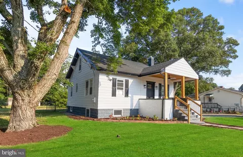 7978 Catherine Ave, Pasadena, MD 21122 photo 2