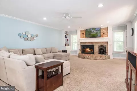 Living - 8348 Seamore St, Pasadena, MD 21122 photo 3 of 5