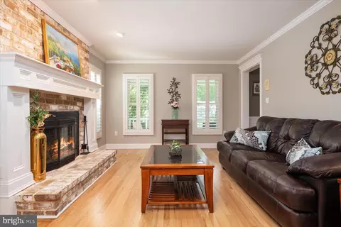 Living - 8348 Seamore St, Pasadena, MD 21122 photo 2 of 5