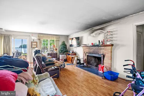 Living - 5920 Sneed Dr, Deale, MD 20751 photo 1 of 2