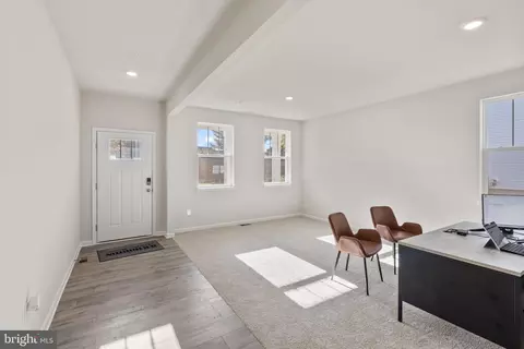 Entry Way - 834 Hillside Ave, Edgewater, MD 21037 photo 3 of 7