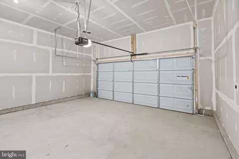 Entry Way - 834 Hillside Ave, Edgewater, MD 21037 photo 6 of 7