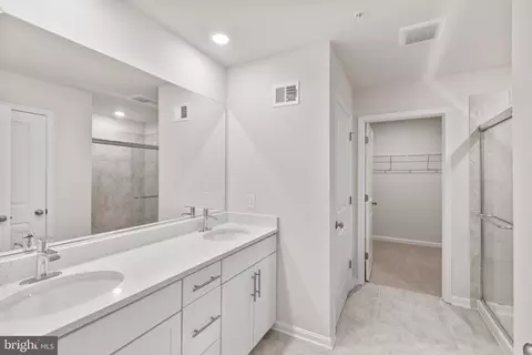 Entry Way - 834 Hillside Ave, Edgewater, MD 21037 photo 5 of 7
