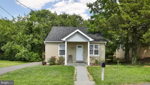 6207 Flamingo Dr, Glen Burnie, MD 21060