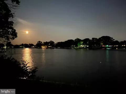 2239 Evelyn Dr, Pasadena, MD 21122 photo 2