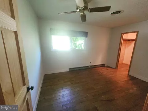 Bedroom - 3612 S South River Terrace Ter, Edgewater, MD 21037 photo 2 of 2