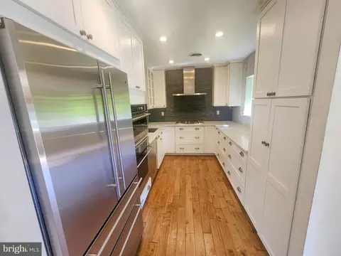 Kitchen - 3612 S South River Terrace Ter, Edgewater, MD 21037 photo 1 of 2