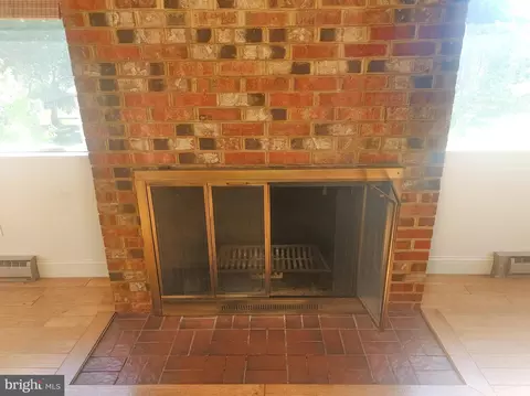 Living - 3612 S South River Terrace Ter, Edgewater, MD 21037 photo 5 of 6