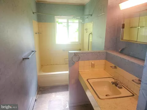 Bath - 3612 S South River Terrace Ter, Edgewater, MD 21037 photo 2 of 2