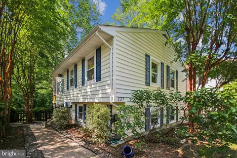 227 Dewey Dr, Annapolis, MD 21401