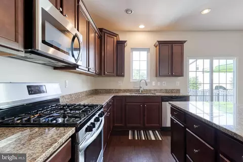 532 Kinglets Roost Ln, Glen Burnie, MD 21060
