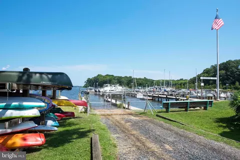 Exterior - 527 Bay View Point Dr, Edgewater, MD 21037 photo 3 of 4