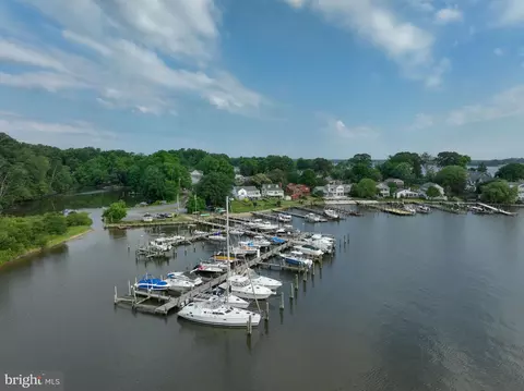 View/Area - 527 Bay View Point Dr, Edgewater, MD 21037 photo 5 of 8