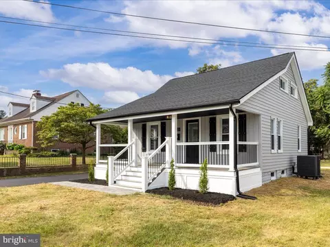 8428 Arbutus Rd, Pasadena, MD 21122 photo 3