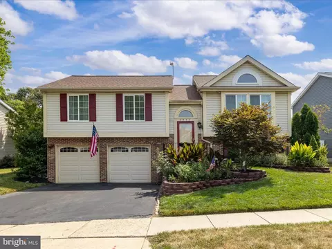 2933 Golden Fleece Dr, Pasadena, MD 21122