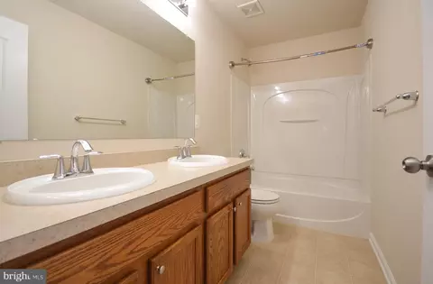 Entry Way - 8426 Winding Trl, Laurel, MD 20724 photo 4 of 8