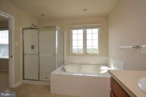 Bath - 8426 Winding Trl, Laurel, MD 20724 photo 1 of 2
