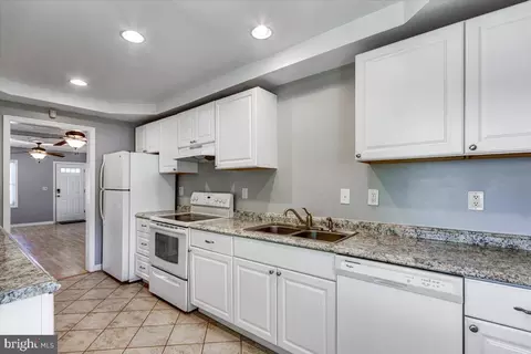 Kitchen - 7788 Edgewood Ave, Pasadena, MD 21122 photo 2 of 2