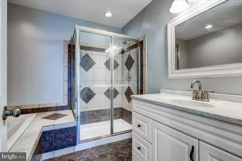 Bath - 7788 Edgewood Ave, Pasadena, MD 21122 photo 1 of 1