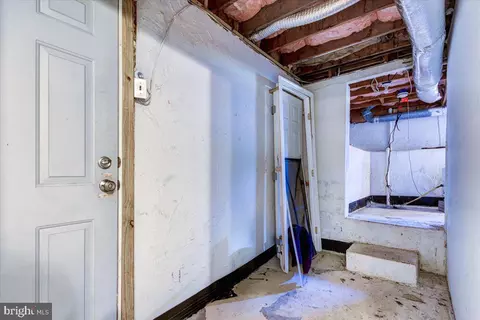 Entry Way - 7788 Edgewood Ave, Pasadena, MD 21122 photo 3 of 4