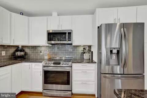 Kitchen - 218 Spruce Ave, Edgewater, MD 21037 photo 4 of 4