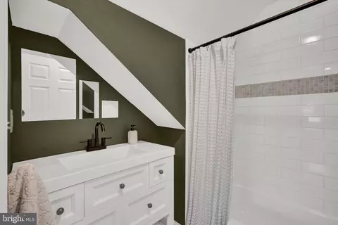 Bath - 218 Spruce Ave, Edgewater, MD 21037 photo 3 of 3