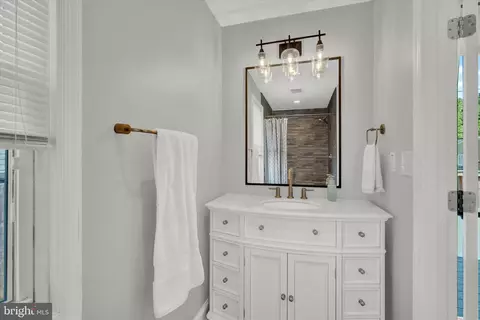 Bath - 218 Spruce Ave, Edgewater, MD 21037 photo 1 of 3