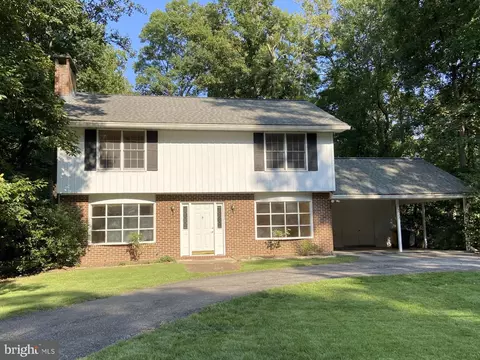 3923 River Club Dr, Edgewater, MD 21037