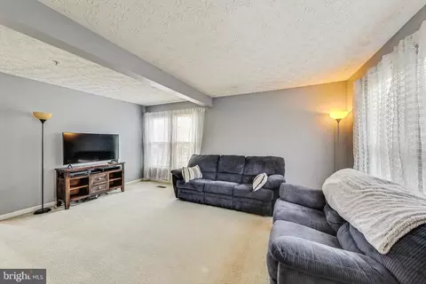 2718 Mapleview Ct, Odenton, MD 21113 photo 2