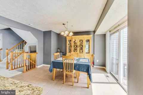 2718 Mapleview Ct, Odenton, MD 21113 photo 4