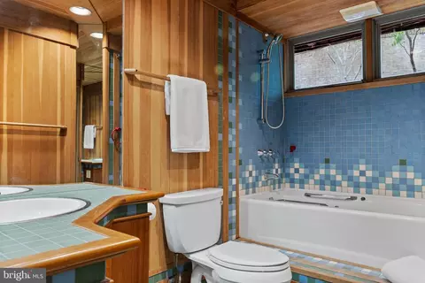 Bath - 8 Tolson St, Annapolis, MD 21401 photo 2 of 2