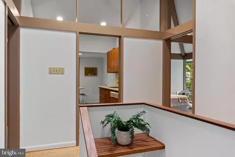 Entry Way - 8 Tolson St, Annapolis, MD 21401 photo 7 of 10