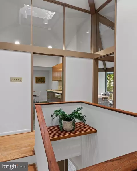 Entry Way - 8 Tolson St, Annapolis, MD 21401 photo 6 of 10